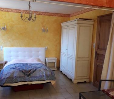 Bagnols-sur-Ceze Apartment | macaron