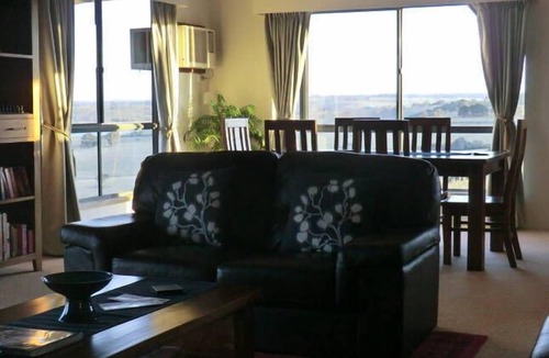 Spring Hill Cottage | Macedon Ranges Views, Spring Hill via Kyneton