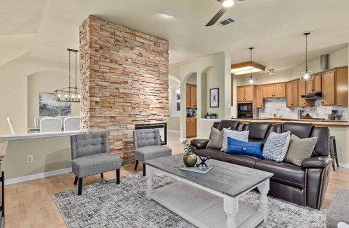 McNeil House | `Machete Place` North Austin! Pet Friendly! Work Space!