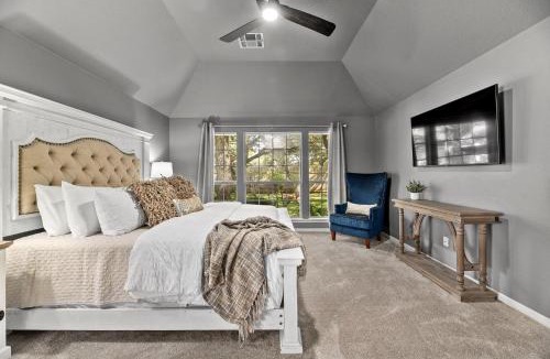 McNeil House | Machete Place