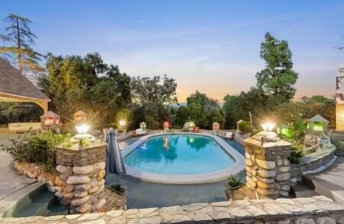 Newhall House | Mack - Six Flags, Universal, LAX, private studio