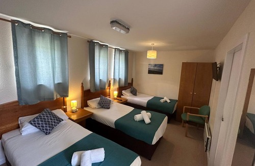 Marybank Hotel | Mackay's Spa Lodge Hotel