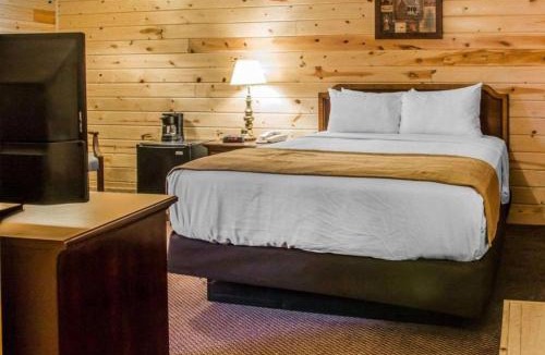 Mackinaw City Hotel | Mackinac Lodge