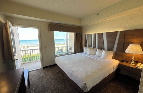 Mackinaw City Hotel | Mackinaw Beach & Bay Inn & Suites