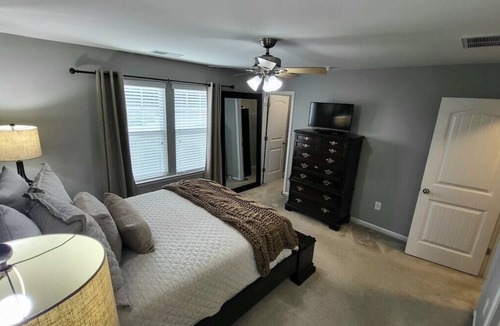 Burlington House | Mackintosh Townhome Retreat - 4BD/3BA