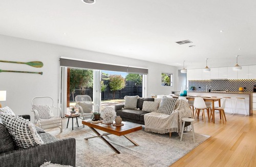 Safety Beach House | Macks Family Hideout