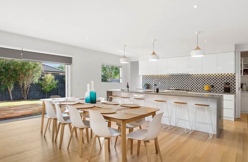 Safety Beach House | Macks Family Hideout