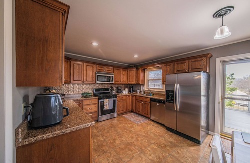 Gilbertsville House | Maclew View on Kentucky Lake- within minutes of local marina.