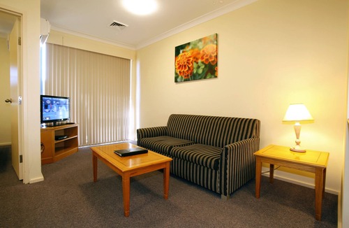 Campbelltown Hotel | Maclin Lodge Motel
