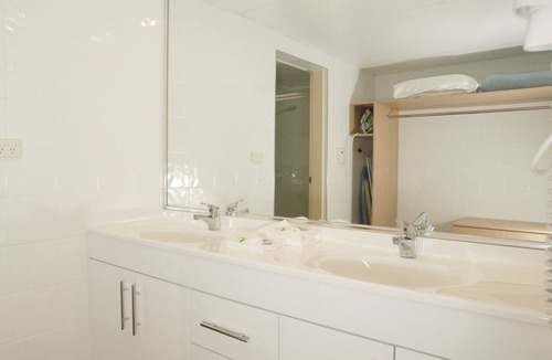 Campbelltown Hotel | Maclin Lodge Motel