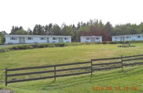 Groves Point Hotel | MacNeil's Motel