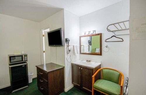 Macon Hotel | Macon Rest Spot | Modern Comforts w/Breakfast | Free Parking & Wi-Fi