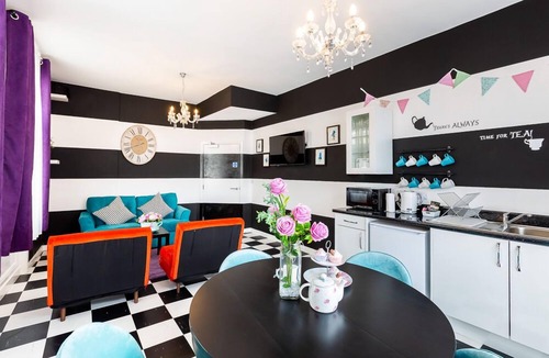 Newcastle-upon-Tyne Apartment | Mad Hatters Tea Room