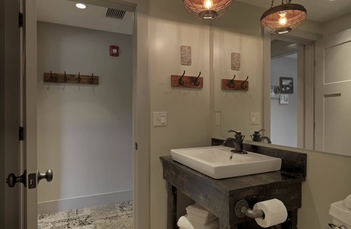 Waitsfield Hotel | Mad River Barn