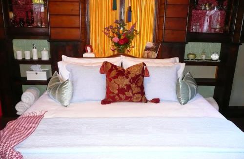 Clunes Villa | Madam Saddler - On Fraser Clunes