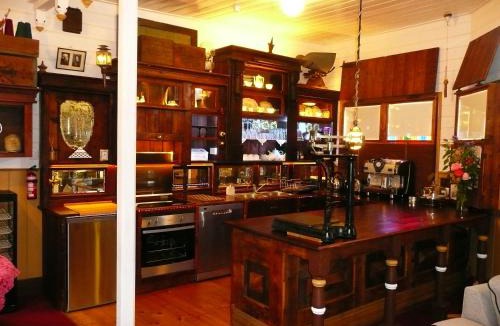 Clunes Villa | Madam Saddler - On Fraser Clunes