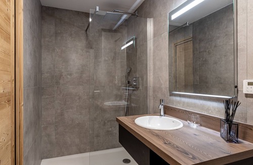 Vaujany Hotel | Madame Vacances Hôtel les Cimes