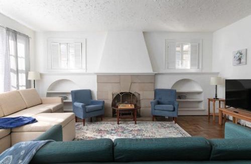 Montgomery House | Maddie's Manor- Capitol Heights- Mins to Everything