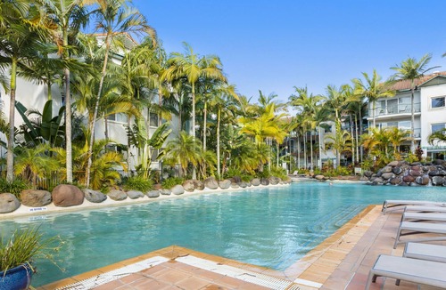 Miami Apartment | MadeComfy Beachside Getaway with Lush Balcony