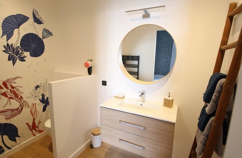 La Ferte-Saint-Aubin Bed & Breakfast | "Madeleine" Room with 2 single beds and guest dining