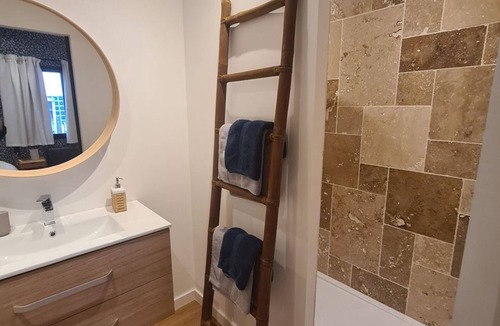 La Ferte-Saint-Aubin Bed & Breakfast | "Madeleine" Room with 2 single beds and guest dining