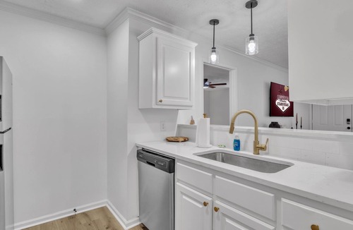 Starkville House | Madelon Manor, Game Day, Convenient