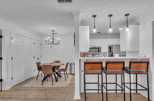 Starkville House | Madelon Manor, Game Day, Convenient