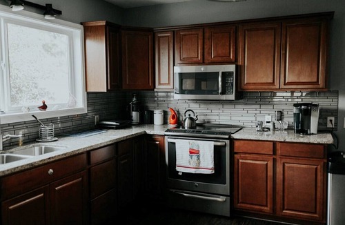 Monroe House | Madison Hill Villa, Downtown Monroe