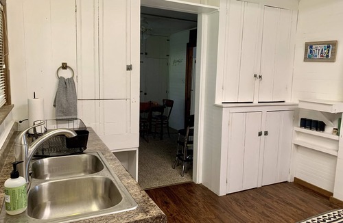 McFarland Cottage | Madison Lakefront Cottage, 10 mt to dt Madison ~ 1 mile to bike trail