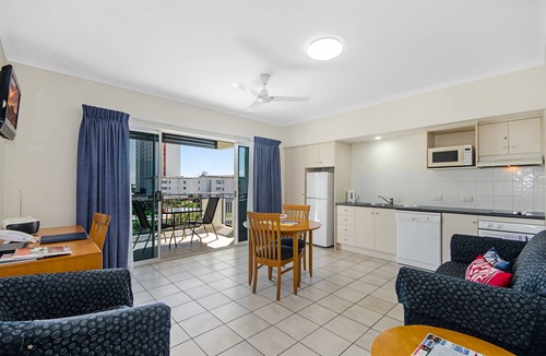 North Ward Apartment | Madison Ocean Breeze