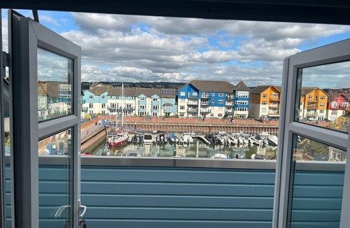 Exmouth Apartment | Madison Wharf Waterside Balcony