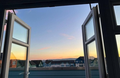 Exmouth Apartment | Madison Wharf Waterside Balcony