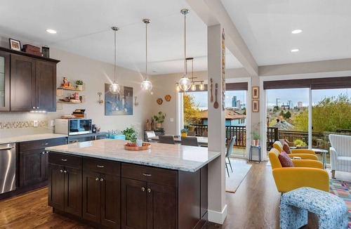 Madrona House | Madrona Bliss: A Modern Escape