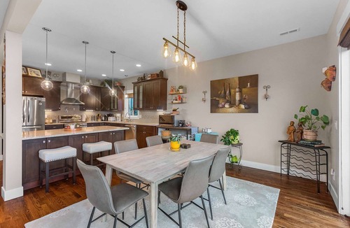 Madrona House | Madrona Bliss: A Modern Escape