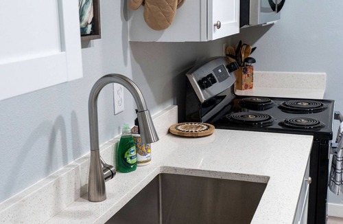 North Charleston House | Madrona's Cottage B