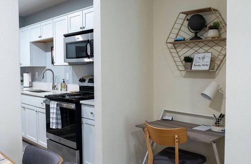 North Charleston House | Madrona's Cottage B