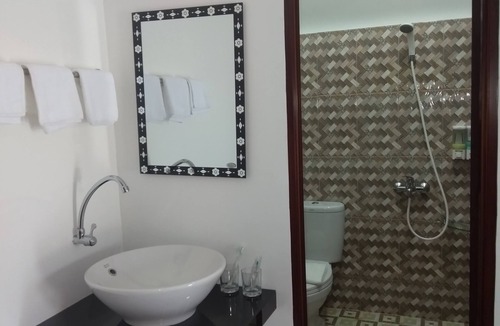 Bintan Bed & Breakfast | Madu Tiga Beach & Resort