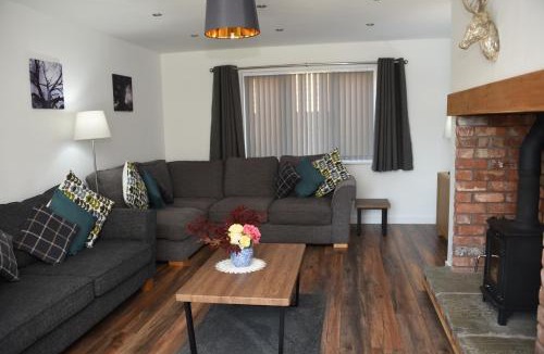 Llanyre House | Maen Llwyd