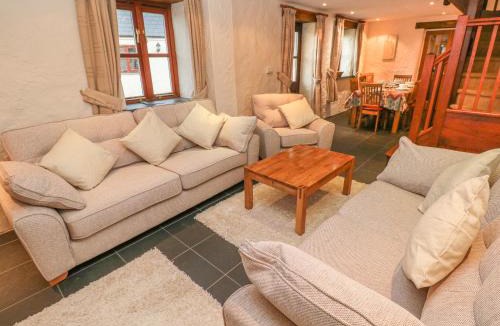 St Brides House | Maerdy Cwtch