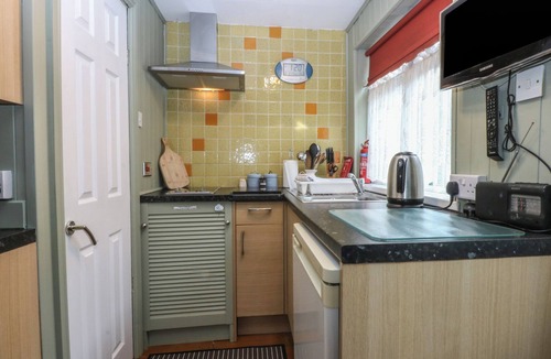 Llandanwg Cottage | MAESAWEL STUDIO, with a garden in Llanfair