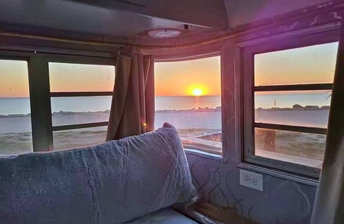 Port Lavaca House | Maggie · Maggie At The Beach - Waterfront Retro Retreat