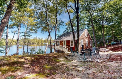 Pine River Pond House | Maggie's Lakeside Cottage