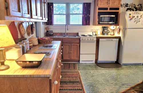 Maggie Valley Ski Chalet | ~*~Maggie Valley Chalet ~*~n5 min from BlueRidge Parkwayn2BR/2BR/Wifi/Smart TVsn