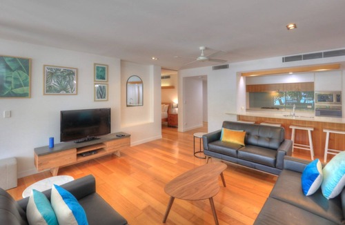 Horseshoe Bay Apartment | Maggies Beachfront Apt. 7