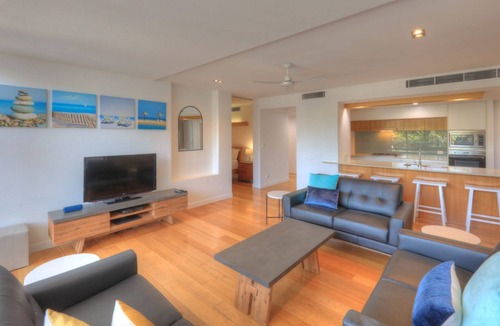 Horseshoe Bay Apartment | Maggies Beachfront Apt. 8