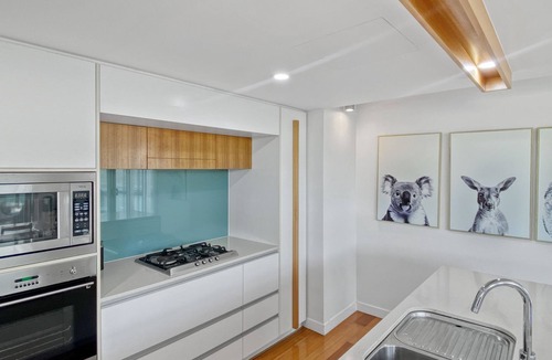 Horseshoe Bay Apartment | Maggies Beachfront Apt. 12