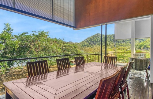 Horseshoe Bay Apartment | Maggies Beachfront Apt. 12