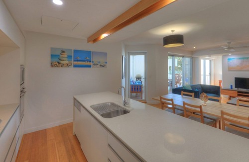 Horseshoe Bay Apartment | Maggies Beachfront Apt. 13