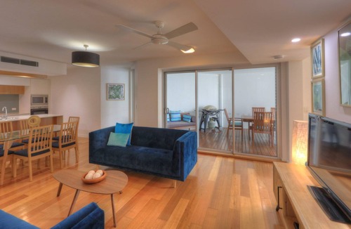 Horseshoe Bay Apartment | Maggies Beachfront Apt. 11