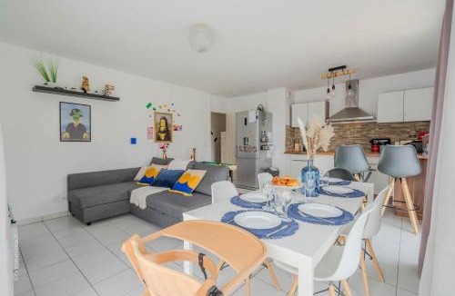 Chanteloup-en-Brie Apartment | Magic Bricks Disney à 10 min 7 personnes Terrasse Billard Parking Arrivée autonome